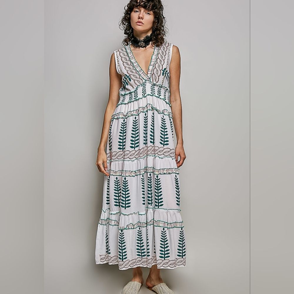 POL Floral Embroidered Sleeveless Tiered Dress w Smocked Waistband sz Large - Picture 5 of 7